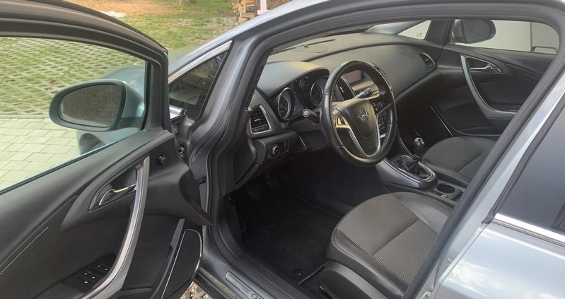Opel Astra cena 23000 przebieg: 181393, rok produkcji 2011 z Września małe 154